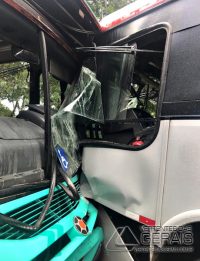 Acidente-entre-dois-ônibus-do-transporte-coletivo-deixa-feridos-em-juiz-de-fora-03