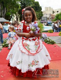 Desfile-das-Rosas-em-Barbacena-foto-Januário-Basílio-41pg