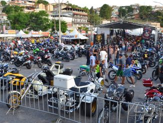 Encontro-de-Motociclistas-na-Praça-Santo-Antônio-em-Barbacena-foto-Januário-Basílio-02