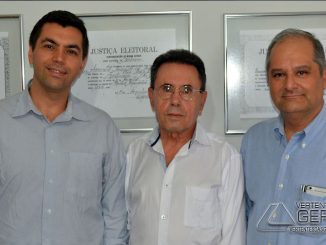 Engenheiro-Luiz-Eduardo-Vereador-Amarílio-e-Dr-Fabio-Junior-responsável -pelo-RH-da-empresa