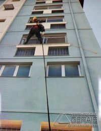 bombeiros-socorrem-criança-presa-em-apartamento-02