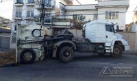 caminhão-tomba-na-floriano-peixoto-05