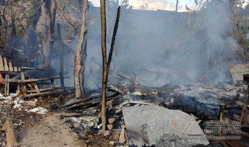 combate-a-incendio-em-vegetação-barbacena-02