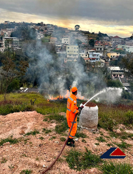 combate-a-incendio-no-bairro-diniz-02