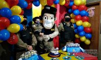 festa-surpresa-promovida-por-policiais-militares-em-barbacena-04