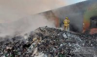 incendio-atinge-deposito-de-materiais-reciclaveis-em-lafaiete-03