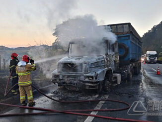 incendio-em-caminhão-na-br-040-em-barbacena-01