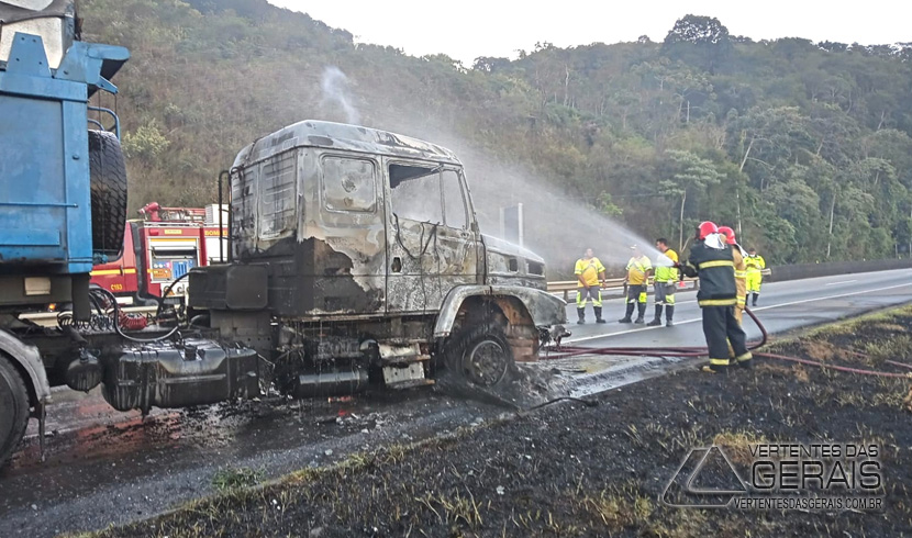 incendio-em-caminhão-na-br-040-em-barbacena-02
