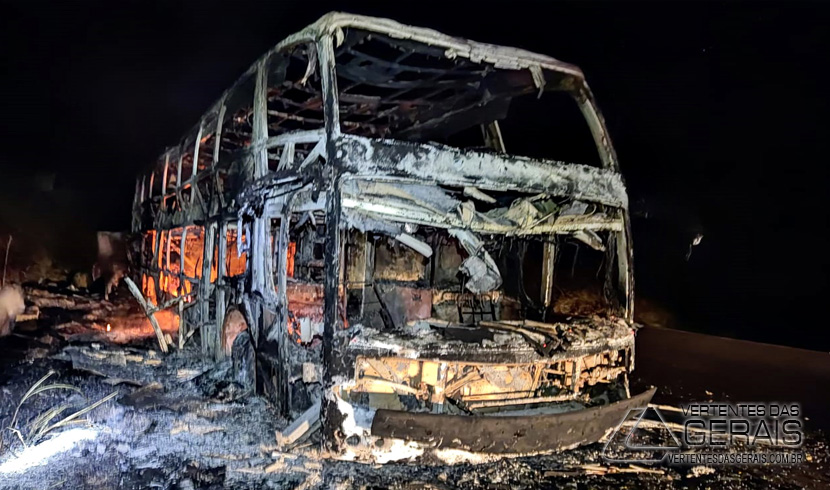 incendio-em-onibus-foto-03jpg
