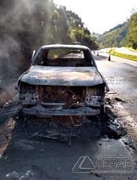 incendio-em-veículo-na-br-040-em-barbacena-03