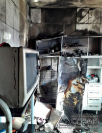incêndio-atinge-residencia-em-lafaiete-03