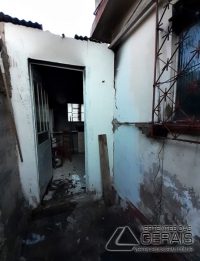 incêndio-atinge-residência-em-carandai-mg-foto-02