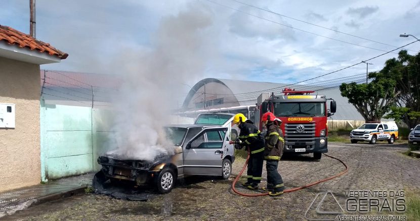 incêndio-atinge-veículo-em-barbacena-mg-02