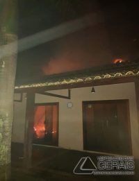 incêndio-em-residencia-no-galego-em-barbacena-02