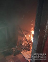incêndio-em-residência-no-recanto-da-serra-em-tiradentes-mg-03