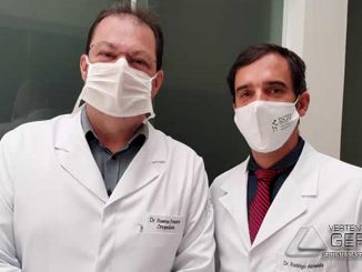 Legenda-foto: Dr. Newton e Dr. Rodrigo