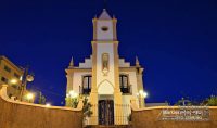 Visão noturna da Igreja de Nossa Senhora do Rosário em Barbacena.(fotografia por Januário Basílio)