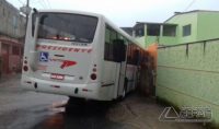 ônibus-invade-residência-em-lafaiete-02